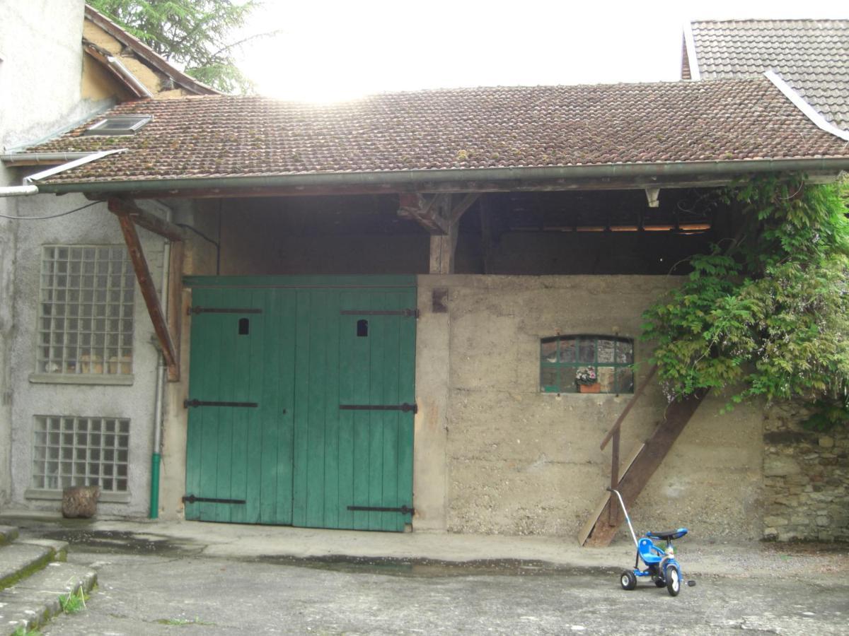 Grand studio et jolies chambres à louer Passins Exterior foto