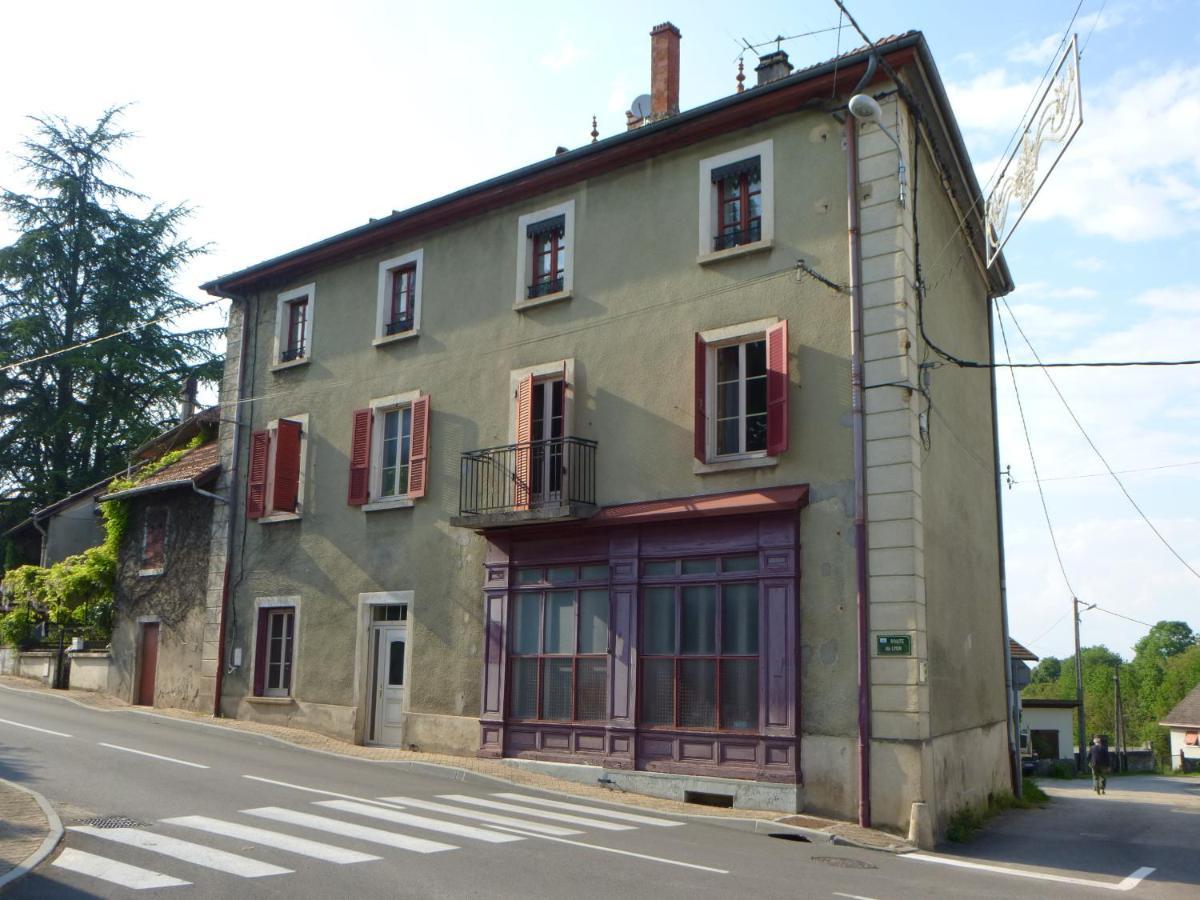 Grand studio et jolies chambres à louer Passins Exterior foto