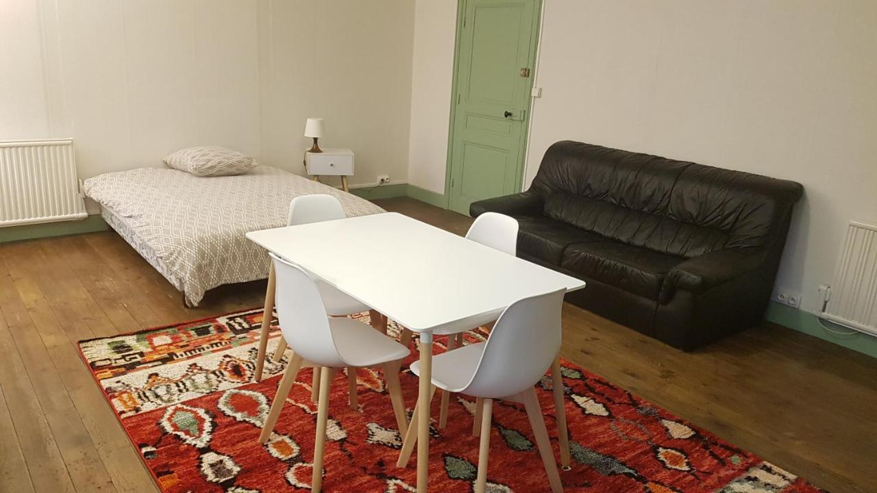 Grand studio et jolies chambres à louer Passins Exterior foto