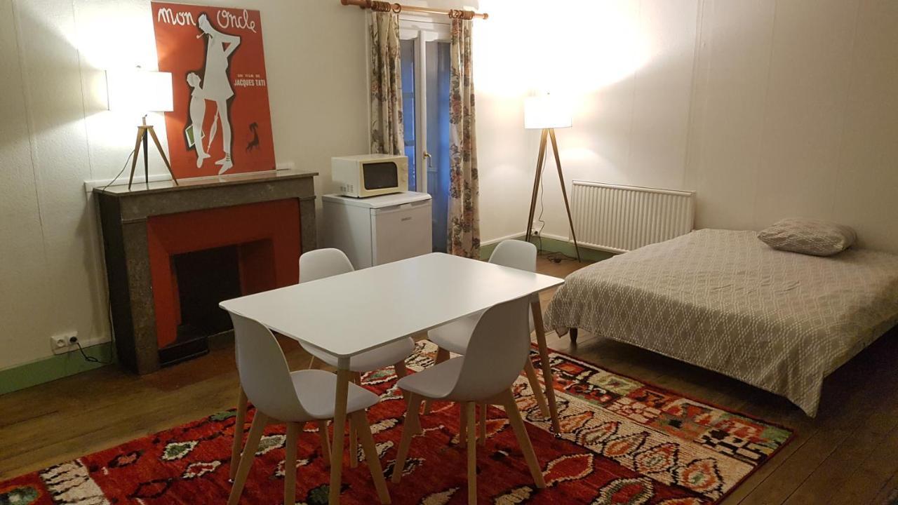 Grand studio et jolies chambres à louer Passins Exterior foto