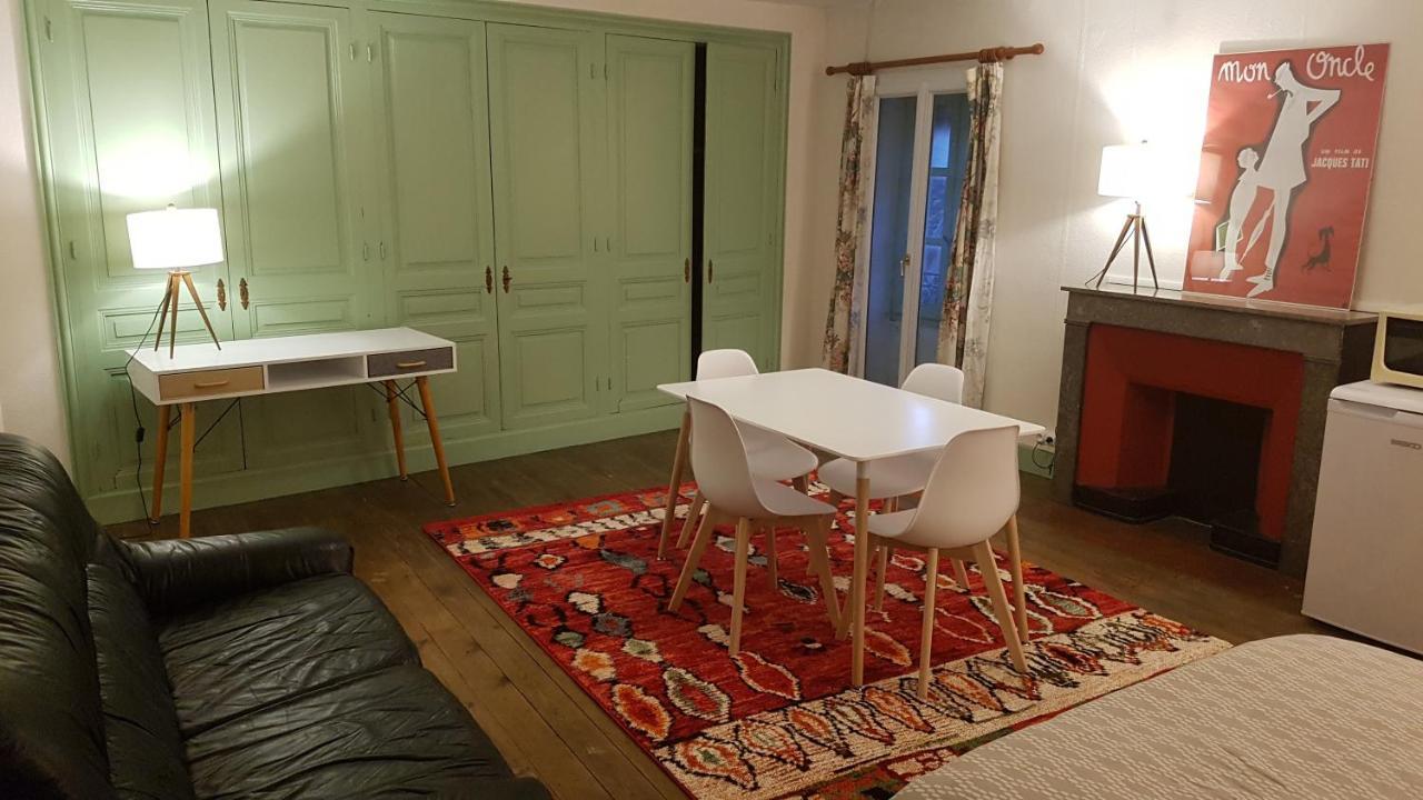 Grand studio et jolies chambres à louer Passins Exterior foto