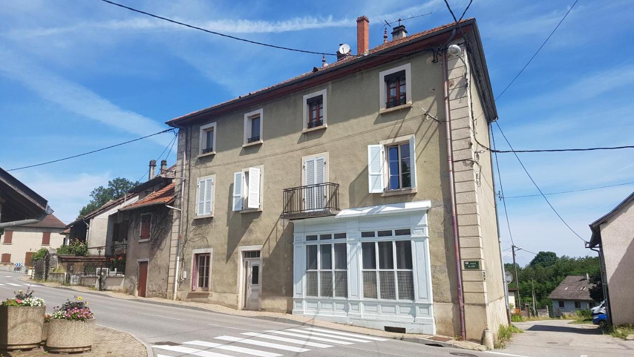 Grand studio et jolies chambres à louer Passins Exterior foto